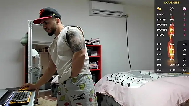 Snapshot of supermanboy94 chatting on February 2025 06:40:02 AM supermanboy94 online show from February 2025 06:40:02 AM