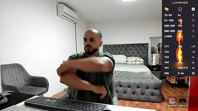 Snapshot of supermanboy94 chatting on October 2025 05:40:01 AM supermanboy94 online show from October 2025 05:40:01 AM