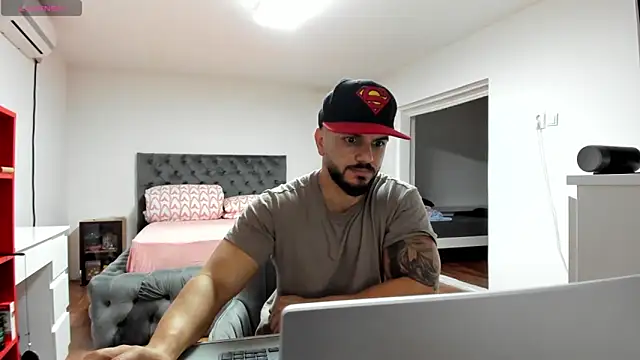 Snapshot of supermanboy94 chatting on November 2025 07:08:02 AM supermanboy94 online show from November 2025 07:08:02 AM