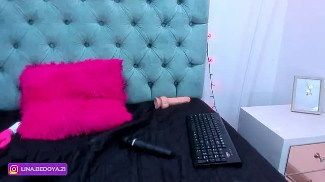 lina bedoya  online show from February 2025 02:43:01 PM