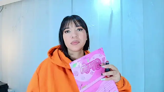 lina bedoya  online show from September 2025 11:32:02 AM