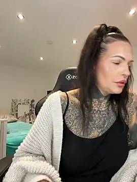 Snapshot of AileenInkOfficial chatting on December 2024 12:57:02 PM AileenInkOfficial online show from December 2024 12:57:02 PM