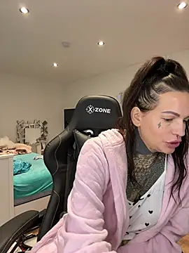 Snapshot of AileenInkOfficial chatting on January 2025 04:52:02 AM AileenInkOfficial online show from January 2025 04:52:02 AM