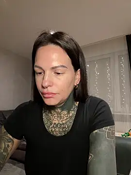 Snapshot of AileenInkOfficial chatting on January 2025 04:22:02 AM AileenInkOfficial online show from January 2025 04:22:02 AM