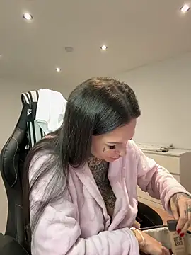 Snapshot of AileenInkOfficial chatting on January 2025 01:20:02 PM AileenInkOfficial online show from January 2025 01:20:02 PM