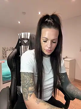 Snapshot of AileenInkOfficial chatting on January 2025 03:55:01 PM AileenInkOfficial online show from January 2025 03:55:01 PM