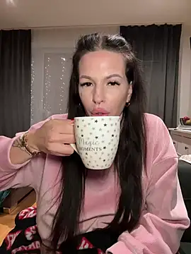 Snapshot of AileenInkOfficial chatting on January 2025 03:33:01 AM AileenInkOfficial online show from January 2025 03:33:01 AM