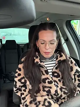 Snapshot of AileenInkOfficial chatting on January 2025 08:33:01 AM AileenInkOfficial online show from January 2025 08:33:01 AM