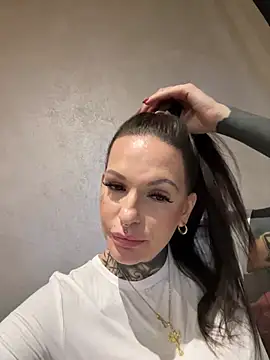 Snapshot of AileenInkOfficial chatting on January 2025 06:10:01 PM AileenInkOfficial online show from January 2025 06:10:01 PM