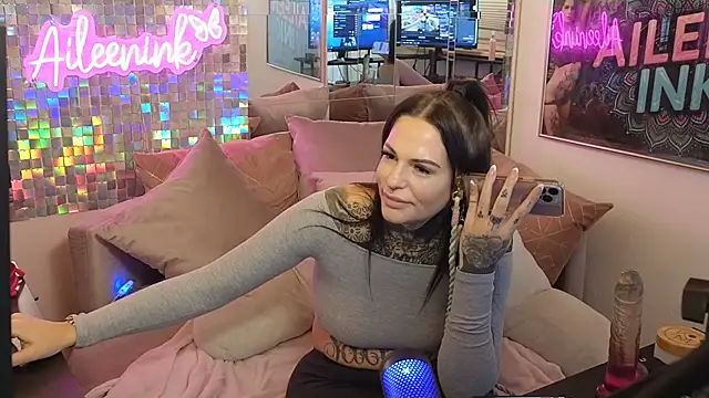 Snapshot of AileenInkOfficial chatting on February 2025 07:49:01 PM AileenInkOfficial online show from February 2025 07:49:01 PM