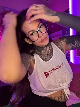 Snapshot of AileenInkOfficial chatting on March 2025 06:07:01 PM AileenInkOfficial online show from March 2025 06:07:01 PM