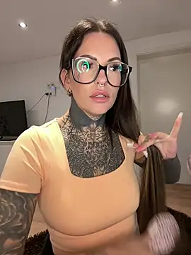 Snapshot of AileenInkOfficial chatting on March 2025 05:36:01 PM AileenInkOfficial online show from March 2025 05:36:01 PM