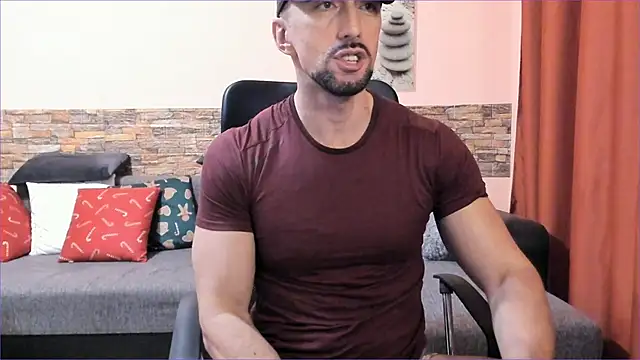 Snapshot of HotHunkTrainer chatting on January 2025 05:20:01 PM HotHunkTrainer online show from January 2025 05:20:01 PM