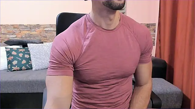 Snapshot of HotHunkTrainer chatting on January 2025 09:30:02 AM HotHunkTrainer online show from January 2025 09:30:02 AM