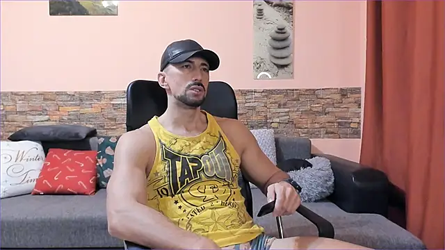 Snapshot of HotHunkTrainer chatting on February 2025 09:27:01 AM HotHunkTrainer online show from February 2025 09:27:01 AM