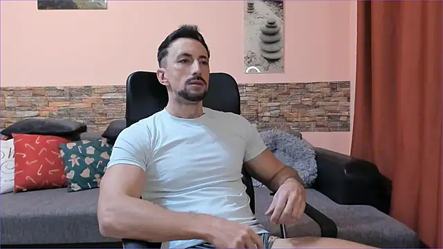 Snapshot of HotHunkTrainer chatting on February 2025 08:52:01 AM HotHunkTrainer online show from February 2025 08:52:01 AM