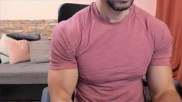 Snapshot of HotHunkTrainer chatting on September 2025 06:51:02 AM HotHunkTrainer online show from September 2025 06:51:02 AM