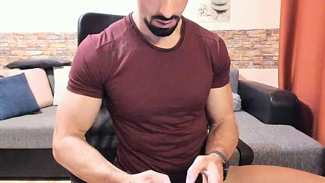 Snapshot of HotHunkTrainer chatting on November 2025 08:04:01 AM HotHunkTrainer online show from November 2025 08:04:01 AM