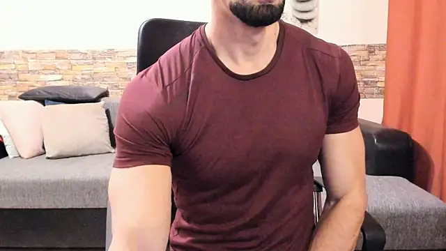 Snapshot of HotHunkTrainer chatting on December 2025 08:41:01 AM HotHunkTrainer online show from December 2025 08:41:01 AM