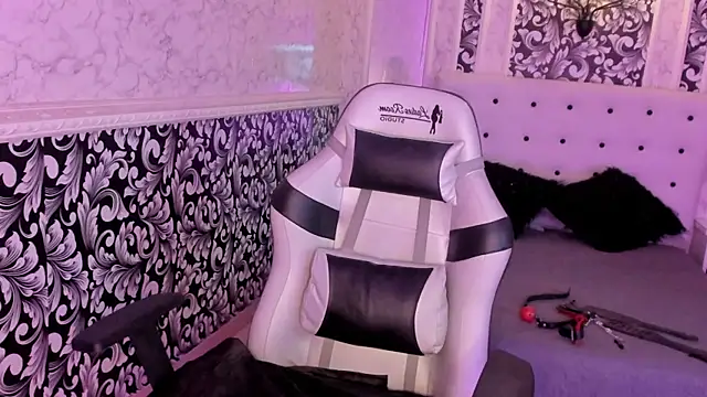 Snapshot of Foxy_Slave chatting on January 2025 01:01:01 PM Foxy Slave online show from January 2025 01:01:01 PM