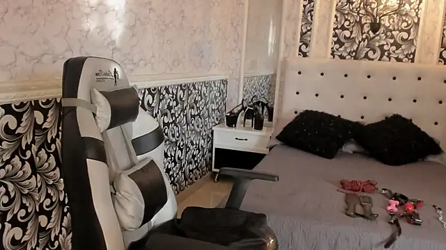 Snapshot of Foxy_Slave chatting on January 2025 08:50:02 PM Foxy Slave online show from January 2025 08:50:02 PM