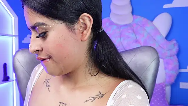 miss romyna online show from January 2025 02:07:01 PM