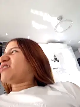 AnthonelaDuque online show from March 2025 08:00:01 PM