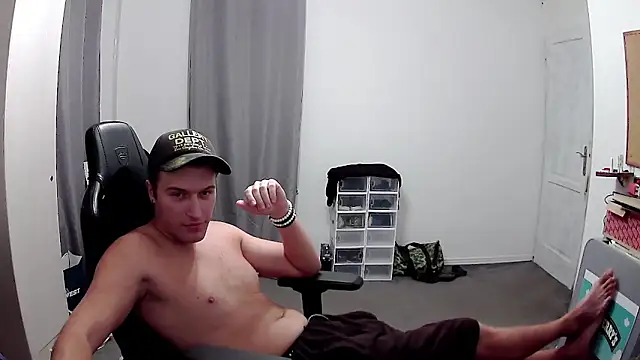 PKrisztian online show from October 2025 04:57:02 PM