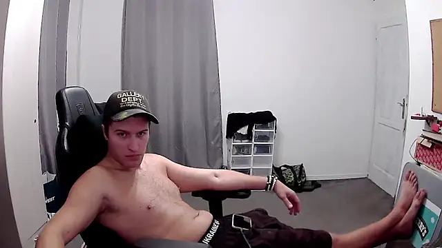 PKrisztian online show from October 2025 02:51:01 PM