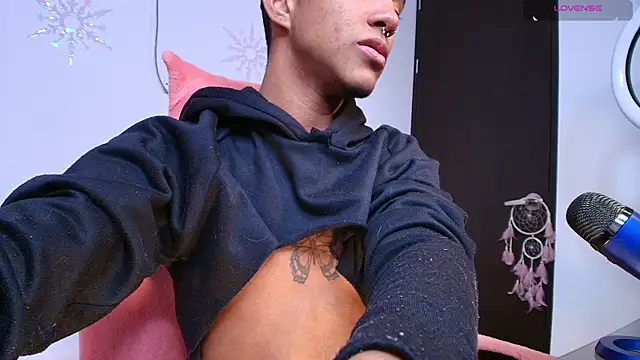 Snapshot of Palo_santo chatting on February 2025 12:15:01 AM Palo santo online show from February 2025 12:15:01 AM