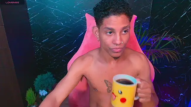 Snapshot of Palo_santo chatting on September 2025 02:46:02 AM Palo santo online show from September 2025 02:46:02 AM