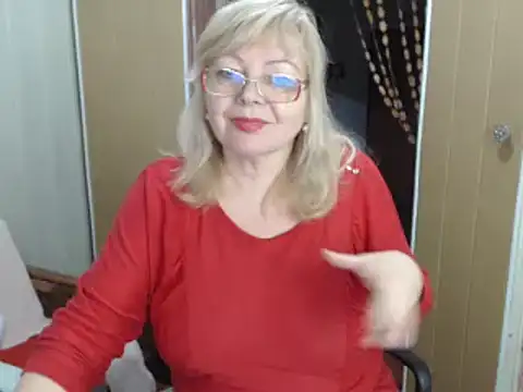 Snapshot of EvelynLoveShy chatting on December 2024 11:24:02 PM EvelynLoveShy online show from December 2024 11:24:02 PM