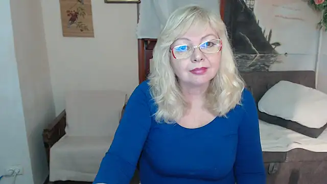 Snapshot of EvelynLoveShy chatting on November 2025 05:45:02 PM EvelynLoveShy online show from November 2025 05:45:02 PM