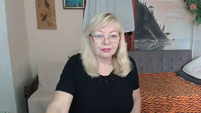 Snapshot of EvelynLoveShy chatting on November 2025 11:16:02 AM EvelynLoveShy online show from November 2025 11:16:02 AM