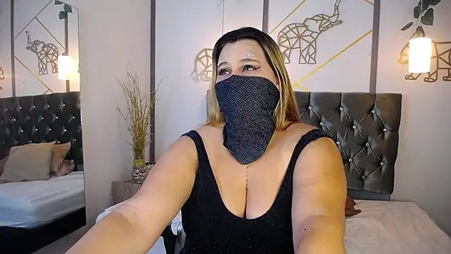 Snapshot of SalmaZaman chatting on January 2025 02:36:01 PM SalmaZaman online show from January 2025 02:36:01 PM