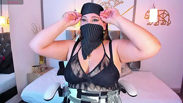 Snapshot of SalmaZaman chatting on September 2025 07:25:01 PM SalmaZaman online show from September 2025 07:25:01 PM