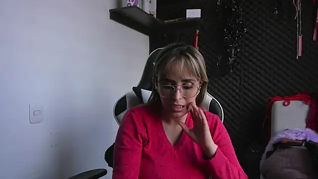 Snapshot of Sara_Mills06 chatting on December 2024 06:42:01 PM Sara Mills06 online show from December 2024 06:42:01 PM