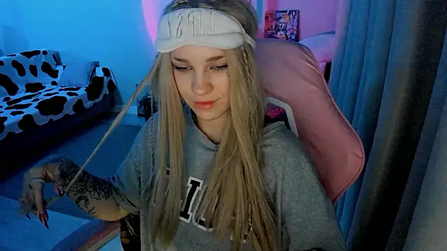 Snapshot of Ledy_WWWII chatting on December 2024 06:30:02 PM Ledy WWWII online show from December 2024 06:30:02 PM