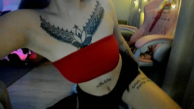 Snapshot of Ledy_WWWII chatting on December 2024 11:51:01 PM Ledy WWWII online show from December 2024 11:51:01 PM