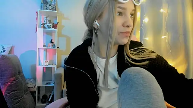 Snapshot of Ledy_WWWII chatting on December 2024 04:10:02 PM Ledy WWWII online show from December 2024 04:10:02 PM