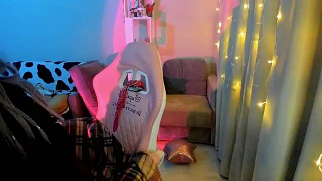 Snapshot of Ledy_WWWII chatting on December 2024 04:38:02 PM Ledy WWWII online show from December 2024 04:38:02 PM