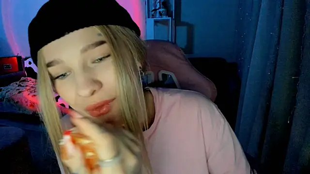 Snapshot of Ledy_WWWII chatting on December 2024 03:00:02 PM Ledy WWWII online show from December 2024 03:00:02 PM