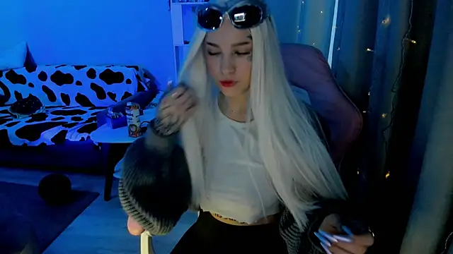 Snapshot of Ledy_WWWII chatting on January 2025 01:47:01 PM Ledy WWWII online show from January 2025 01:47:01 PM