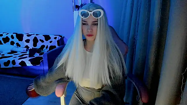 Snapshot of Ledy_WWWII chatting on January 2025 04:16:02 PM Ledy WWWII online show from January 2025 04:16:02 PM