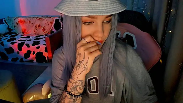 Snapshot of Ledy_WWWII chatting on January 2025 07:32:01 PM Ledy WWWII online show from January 2025 07:32:01 PM