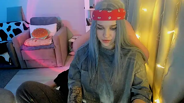 Snapshot of Ledy_WWWII chatting on January 2025 06:43:01 PM Ledy WWWII online show from January 2025 06:43:01 PM