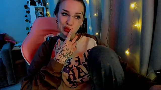 Snapshot of Ledy_WWWII chatting on February 2025 04:33:01 PM Ledy WWWII online show from February 2025 04:33:01 PM