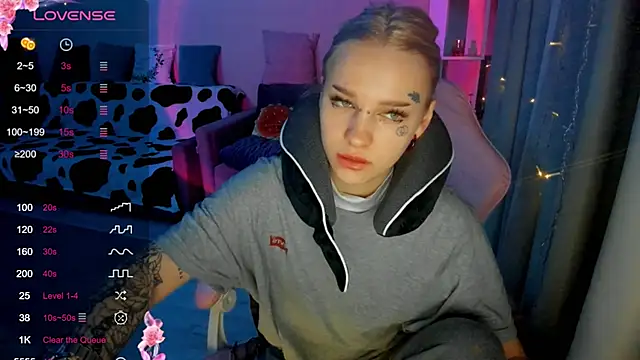 Snapshot of Ledy_WWWII chatting on February 2025 05:02:02 PM Ledy WWWII online show from February 2025 05:02:02 PM