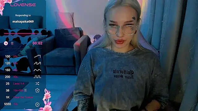 Snapshot of Ledy_WWWII chatting on February 2025 08:22:01 PM Ledy WWWII online show from February 2025 08:22:01 PM