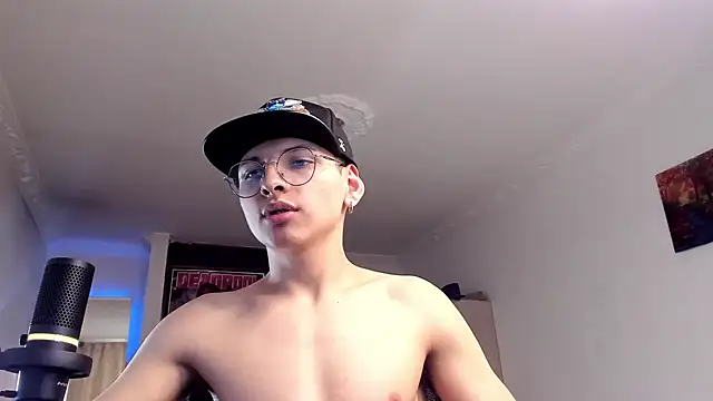 a lejandro 0 8 online show from December 2024 10:14:02 PM